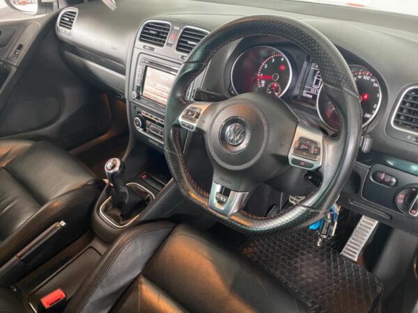 2017 VW Golf 1.4 TSI comfort line manual - Image 8